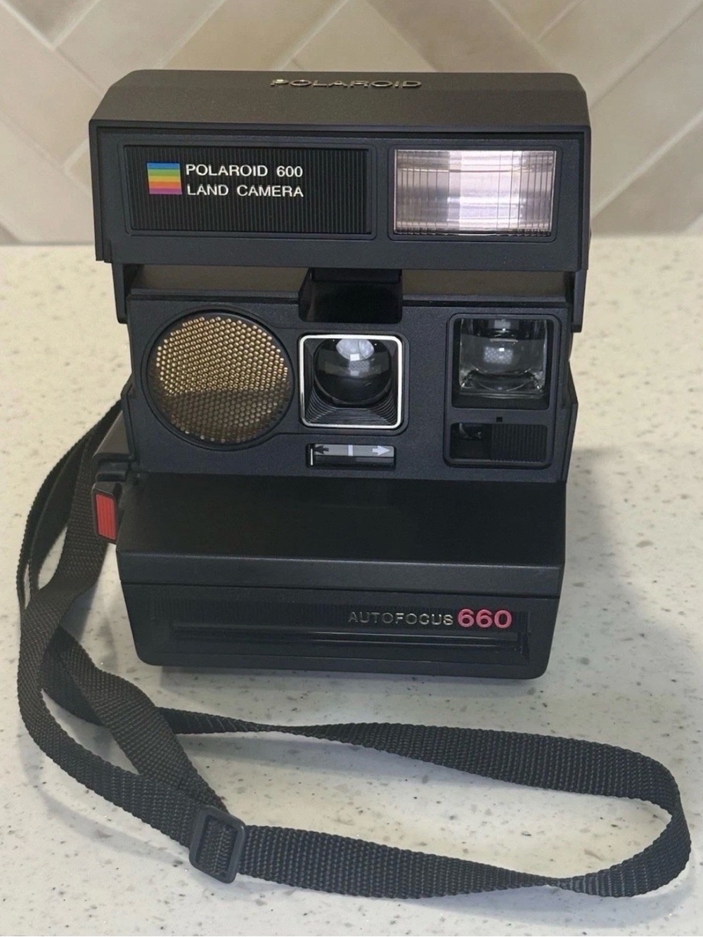 Polaroid 600 Land Camera Autofocus 660
Instant Film Camera Black